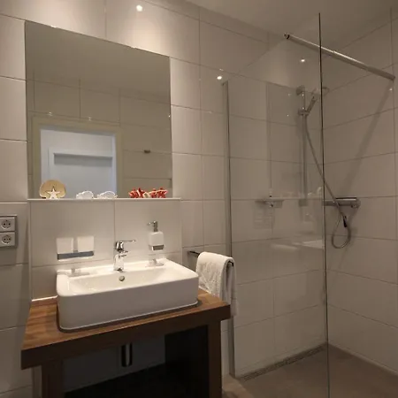 Meeresblickresidenzen Nr 66 Mit Sauna- Und Schwimmbadnutzung Im Ahoi Sellin 괴렌
