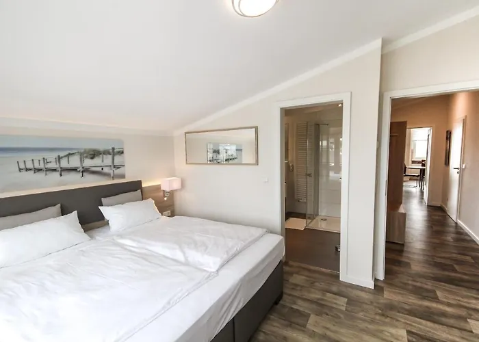mit Meerblick und Balkon, gratis Nutzung vom AHOI Erlebnisbad und Sauna in Sellin - Meeresblick FeWo 66 Apartment
